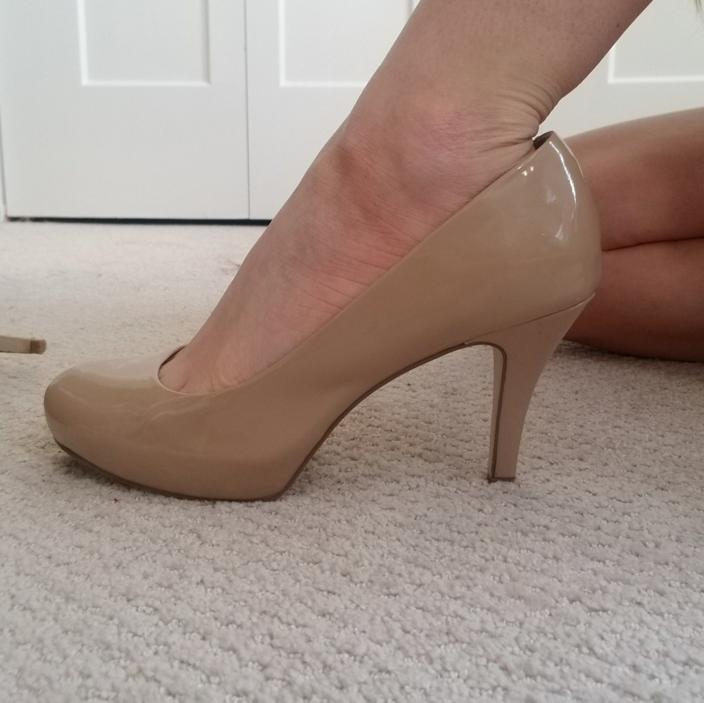 Nude Pumps